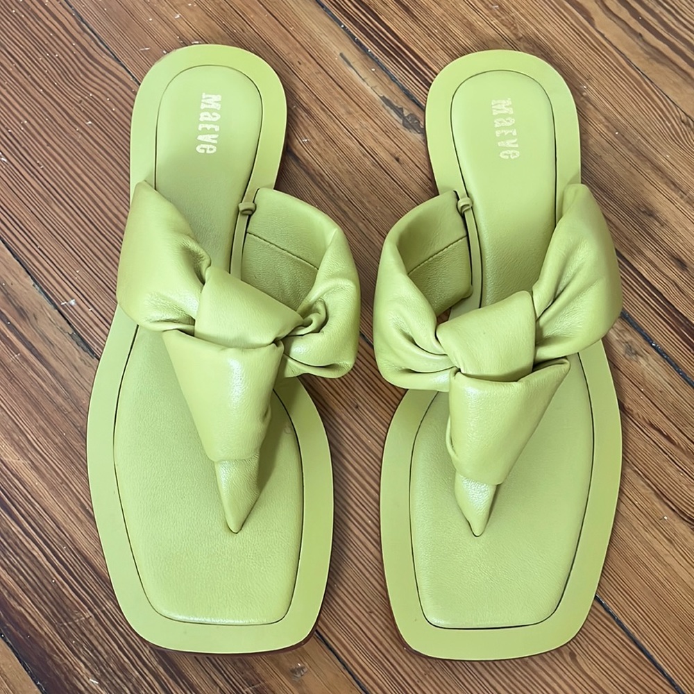Great looking pair of MAEVE leather   sandals Size 8M
